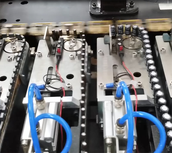 制造型企業(yè)為什么購買自動(dòng)插件機(jī)？有什么擔(dān)憂？